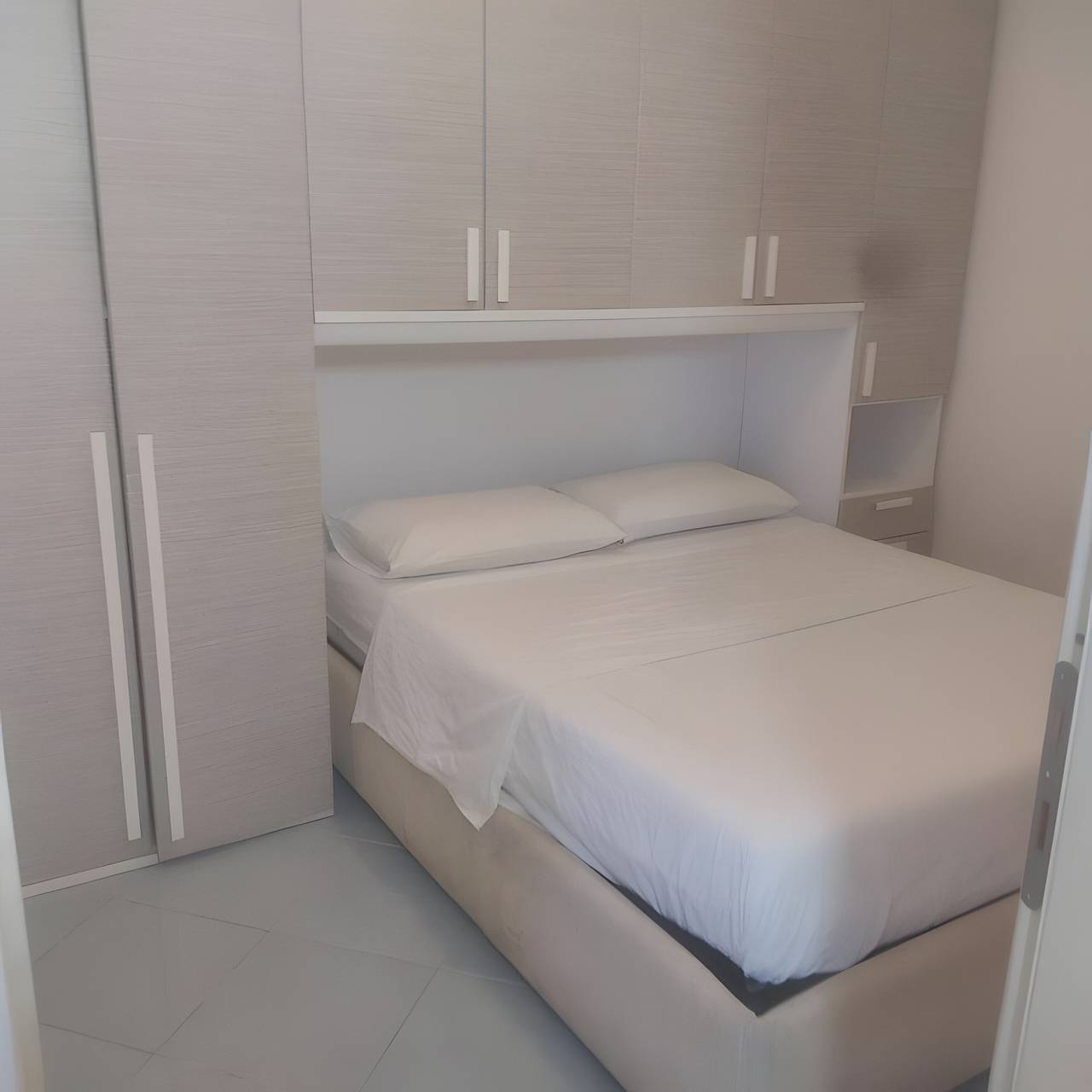 Entire apartment, Apartment '1 Vista Parziale Mare' with Shared Garden, Wi-Fi and Air Conditioning in Ischia City, Ischia