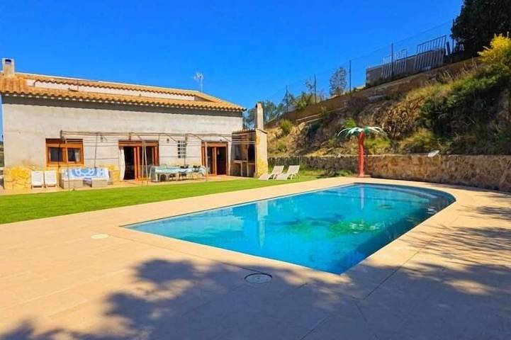 Villa Relax· Girona · ★4.81 · 4 bedrooms · 9 beds · 2 baths in Maçanet de la Selva, Province de Gérone