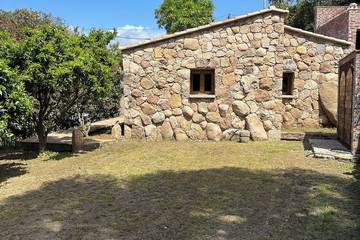 Location de vacances pour 2 personnes, avec terrasse et jardin à Viggianello