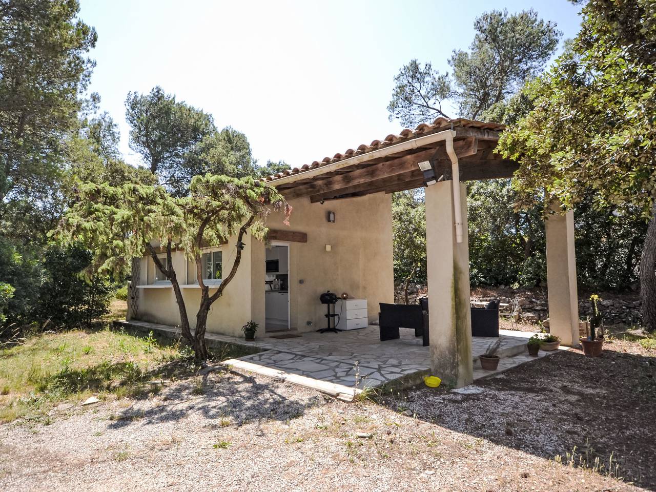 La Garrigue in Nîmes, Nimes und Umgebung