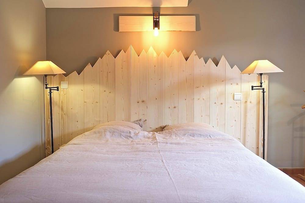Appartement entier, La Bergerie, appart dans vieux corps de ferme! in Nâves-Parmelan, Région d'Annecy