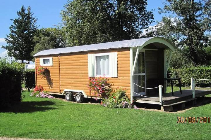 Gîte pour 4 personnes, avec piscine dans Perrex