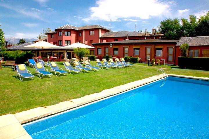 Hôtel pour 2 personnes, avec jacuzzi et jardin ainsi que piscine et sauna
