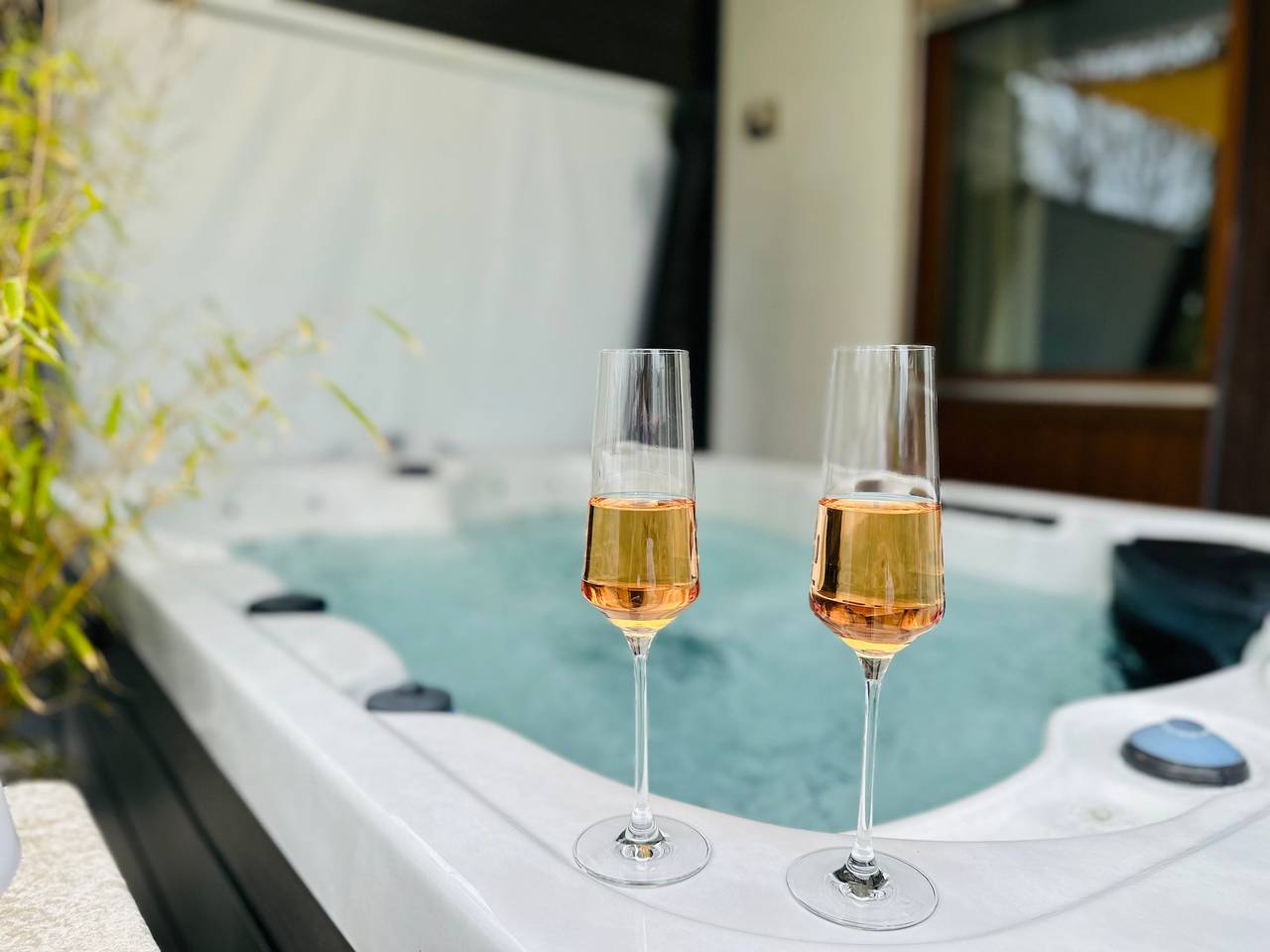 Ganze Ferienwohnung, Seehaus Aachblick: Spa Ferienwohnung Seepromenade in Uhldingen-Mühlhofen, Region Bodensee-Oberschwaben