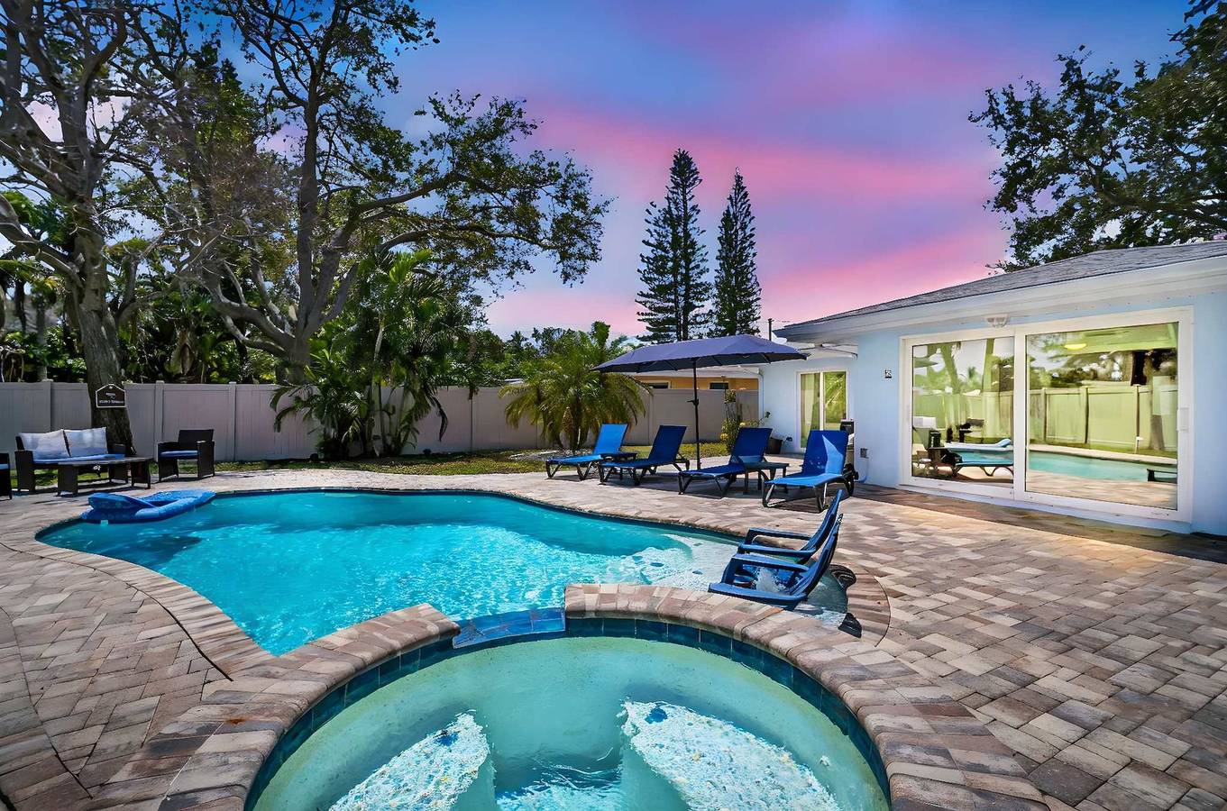 Pool   Hottub Golf Cart Included Close to Beach in Broken Island, Indian Rocks Beach