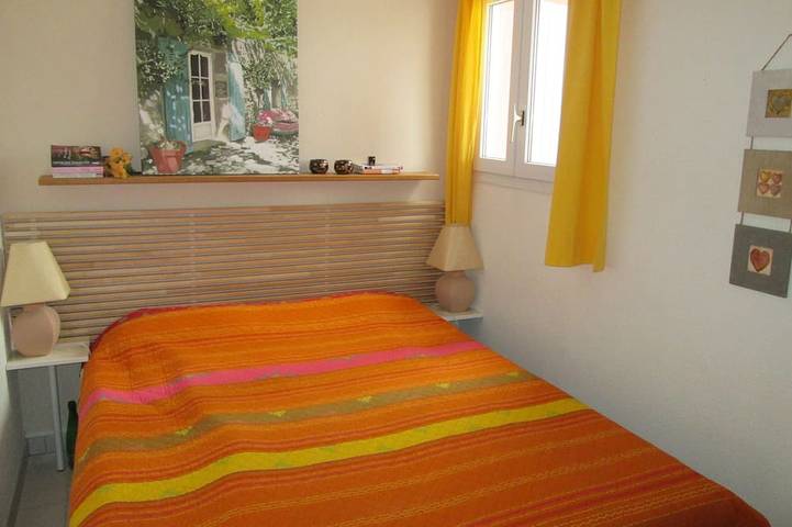Gîte pour 4 personnes, avec terrasse ainsi que jardin et piscine dans Office De Tourisme De La Croix Valmer - 2