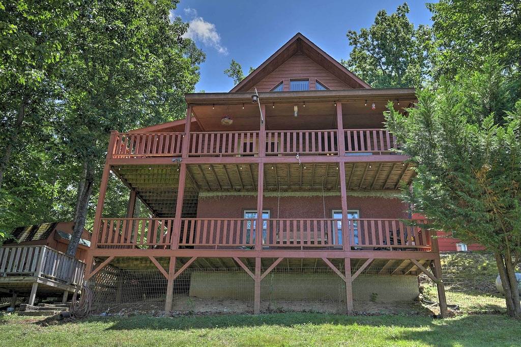 Picturesque Murphy Cabin w/ Fire Pit & Views! in Cherokee County