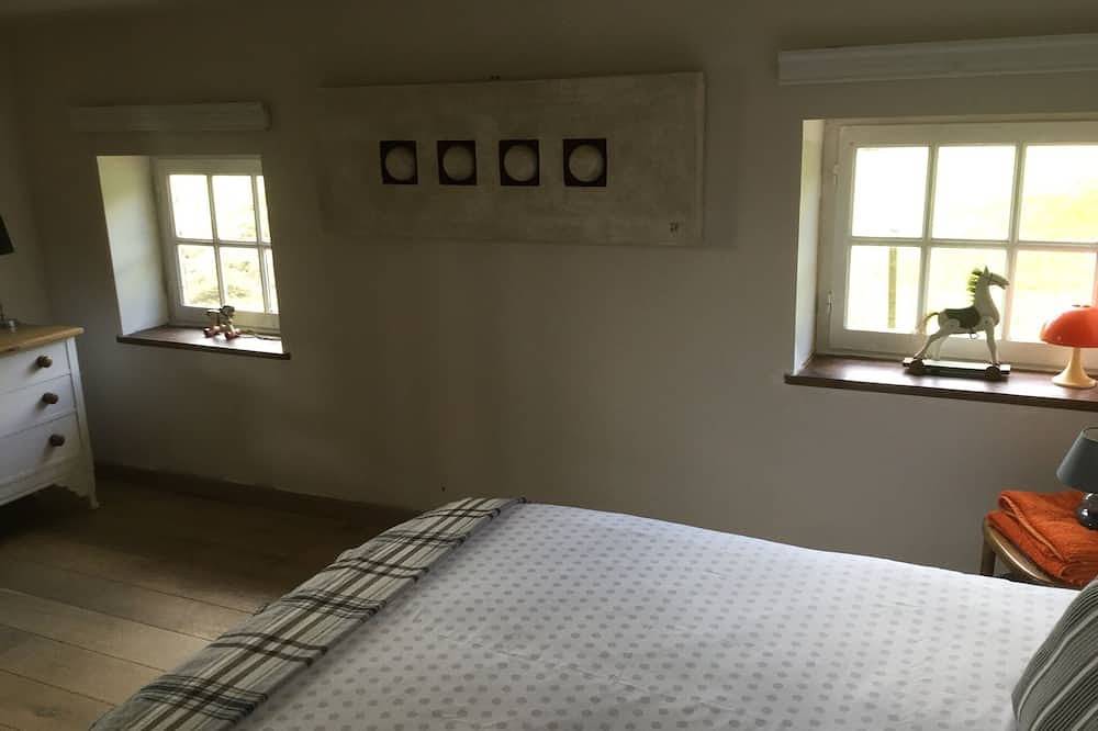 Gîte en campagne, bien équipé pour deux adultes et deux enfants (+ des chiens) in Le Bec-Hellouin, Région de Bernay