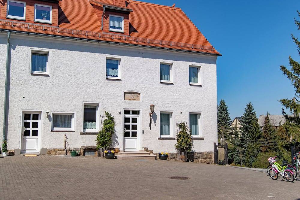 Ganze Wohnung, Vermieten Erdgeschoßwohnung auf Dreiseitenhof am Tharandterwald in Tharandt, Osterzgebirge