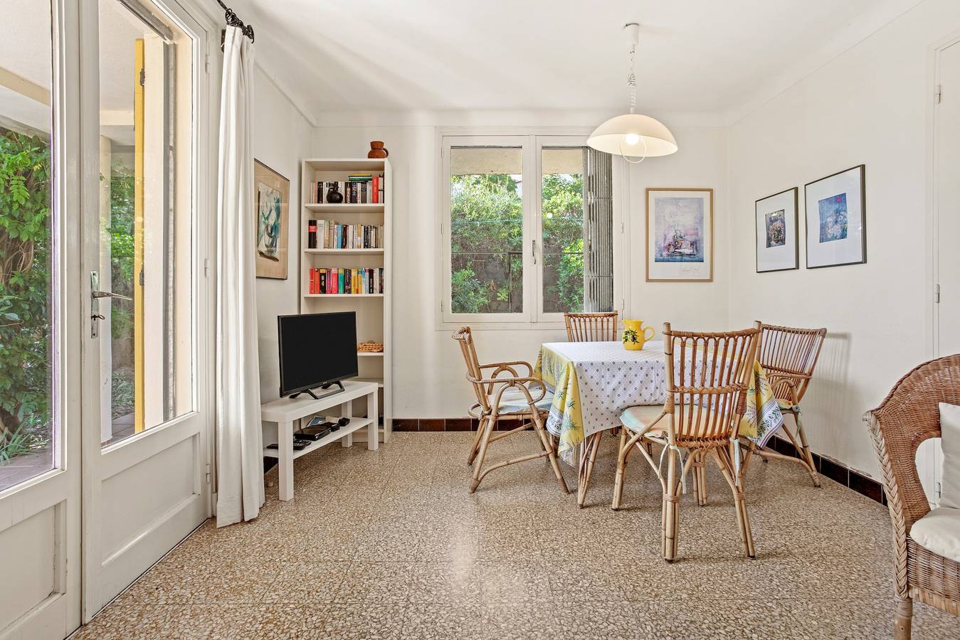 Geheel appartement, Appartement 'Villa Dorène' met privéterras, wifi en airconditioning in Saint-Aygulf, Frejus