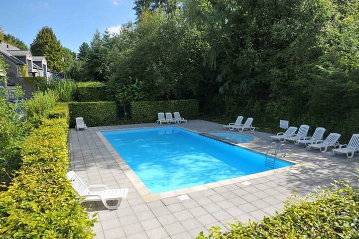 Village vacances pour 6 personnes, avec terrasse et piscine en Belgique