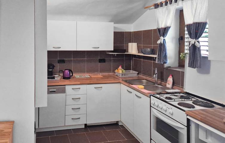 Gîte pour 4 personnes, avec terrasse à Karlobag - 3