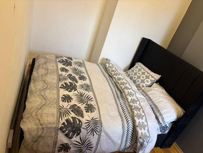 1-Guest Charm Home w/Street Parking & WiFi & Party in Leicester, Heart of England