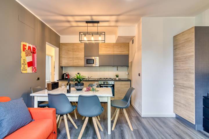 Gîte pour 8 personnes, avec terrasse et vue sur le lac, adapté aux familles dans Porlezza - 4