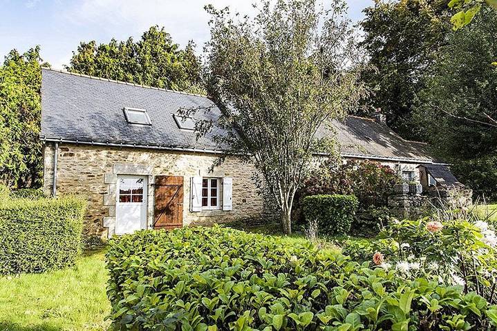 Gîte pour 5 personnes, avec terrasse et jardin à Le Croisty