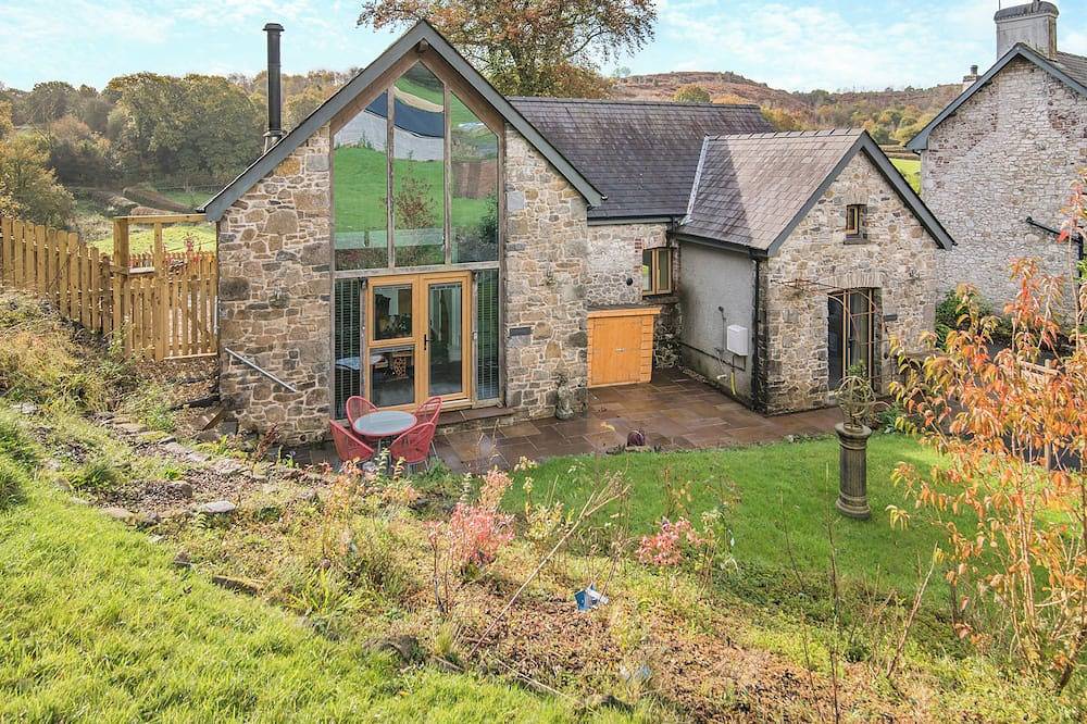1 bedroom accommodation in Llandybie Ammanford, near Llandeilo in Brecon Beacons