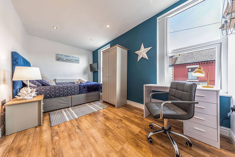 Stunning house close to the stadium + Hot tub! in Liverpool, Merseyside