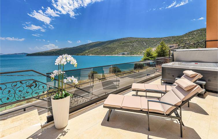 Location de vacances pour 6 personnes, avec Terrasse à Marina