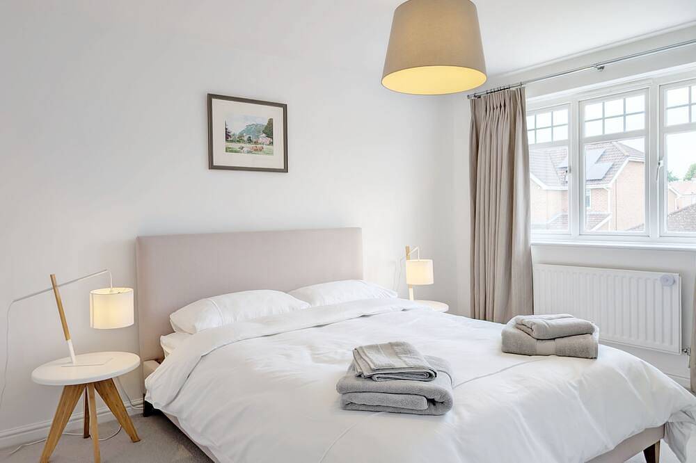 A family house that sleeps 6 guests  in 4 bedrooms in Chichester, West Sussex