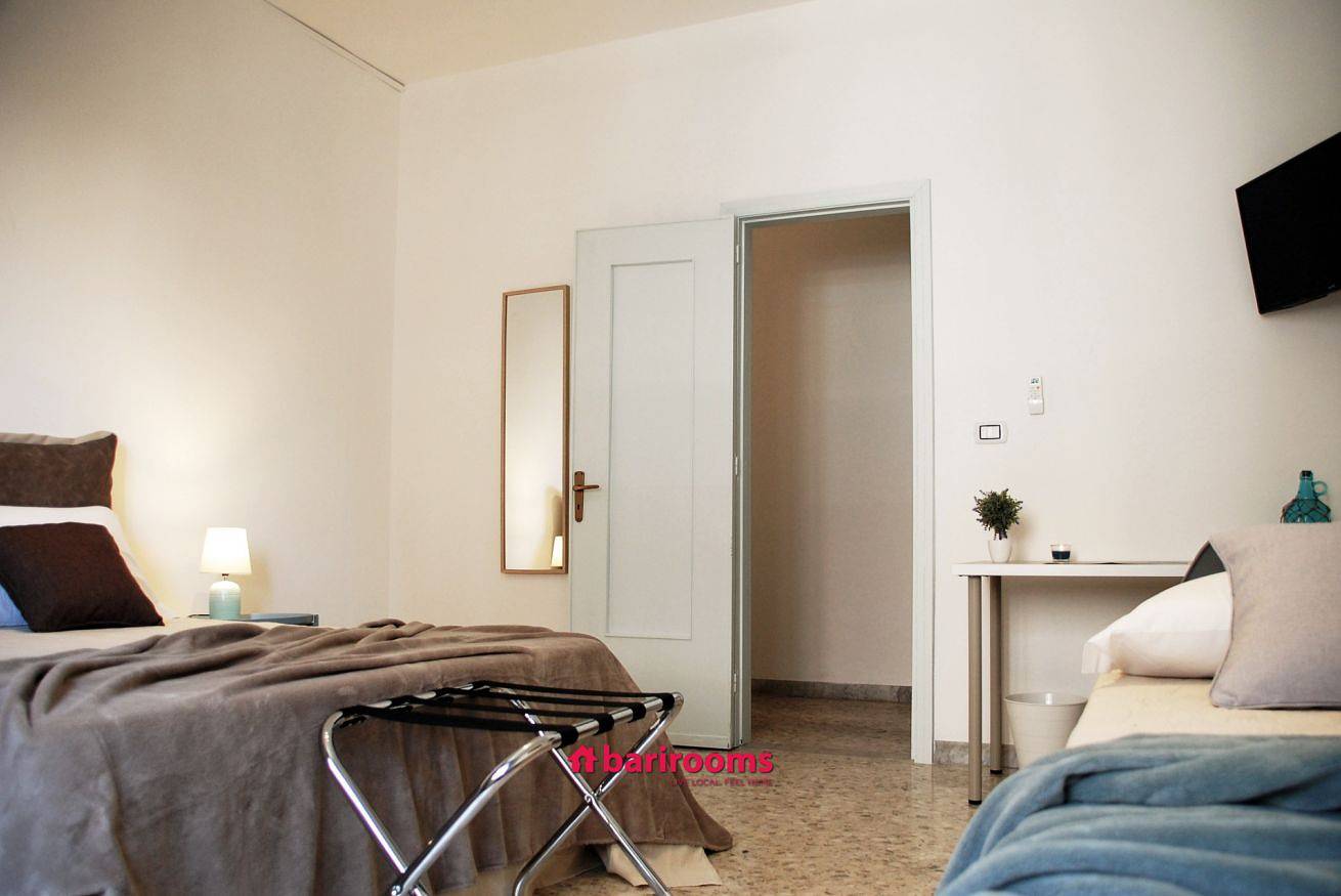 Appartement entier, Barirooms - Triple room Central Station  in Bari, Province de Bari