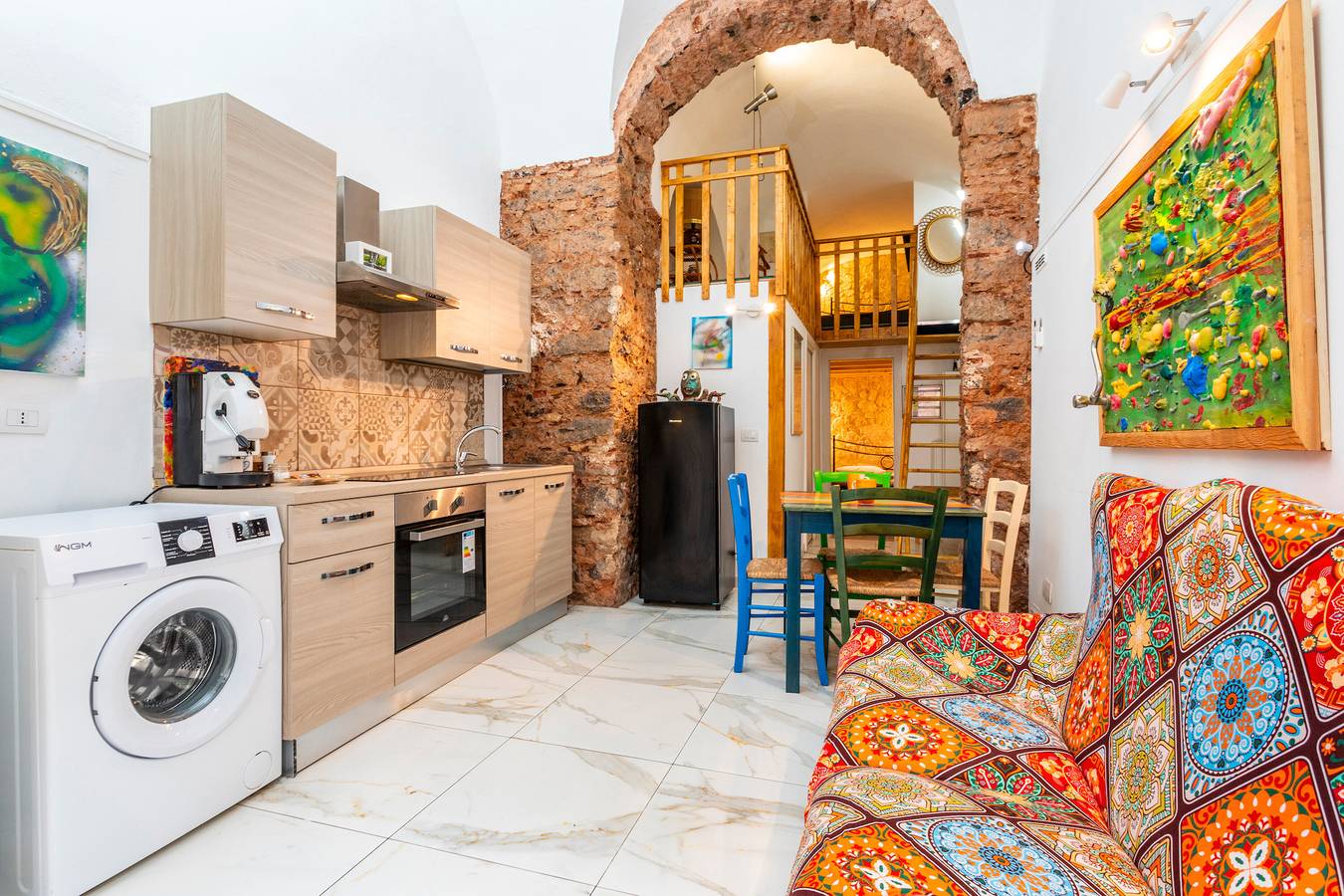 Casa Vacanze 'Finicchia Art House' con Wi-Fi e aria condizionata in Catania, Catania e dintorni