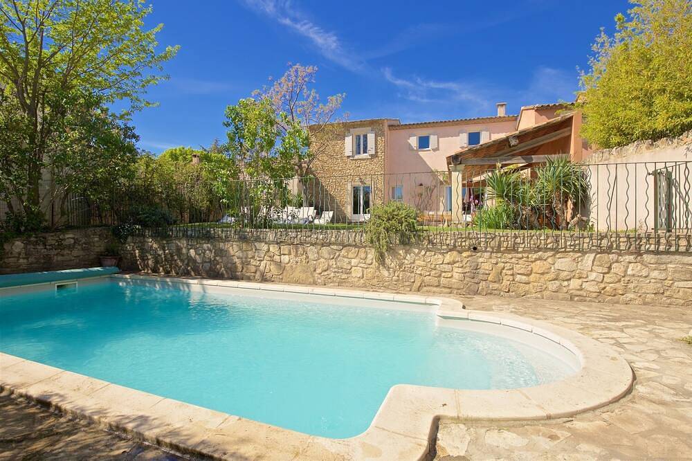 Bonita casa de pueblo con 4 dormitorios, 3 baños, piscina y in Goult, Parque natural regional del Luberon