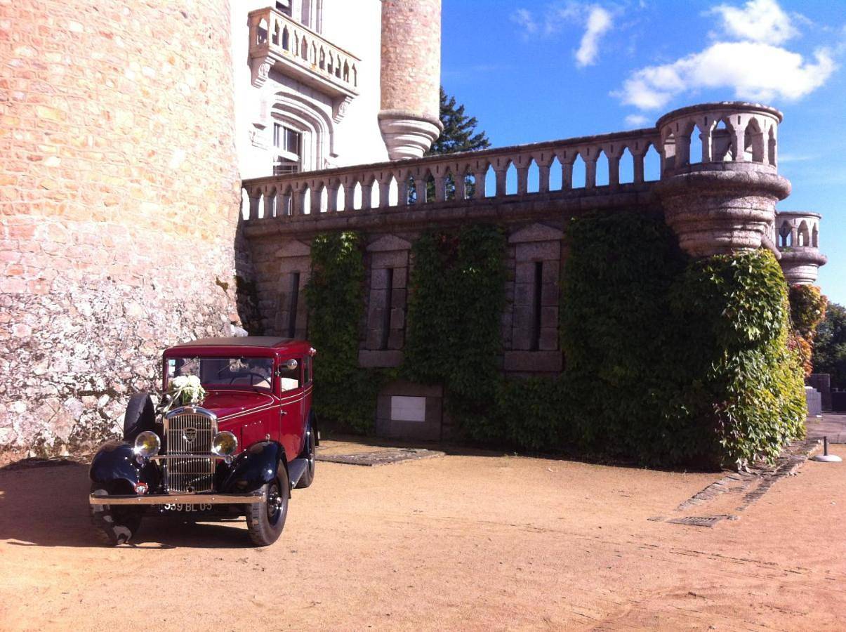 Château de Busset in Busset, Région de Vichy