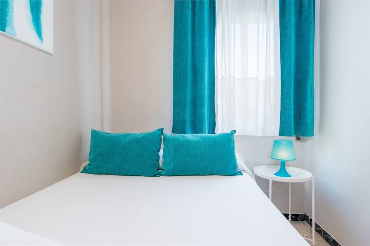 Entire apartment, Apartment 'Piedra Preciosa' with Balcony, Wi-Fi and Air Conditioning in Central Seville, Sevilla
