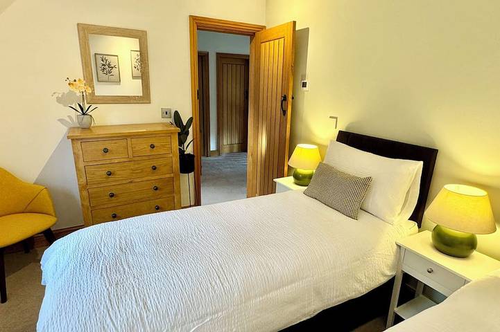 Windyridge, pet friendly, character holiday cottage in Marple Bridge in Stockport, Grand Manchester