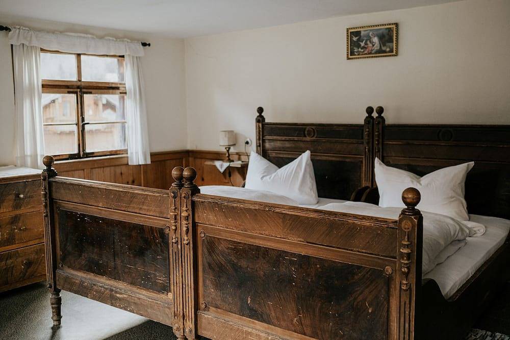 Holzhaus Besler in Hinterstein\nselbstversorgerhaus in den Allgäuer Alpen in Hinterstein, Bad Hindelang