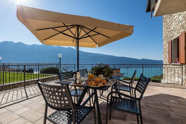 Ferienwohnung für 4 Personen, mit Balkon und Garten sowie Seeblick in Tignale - 2