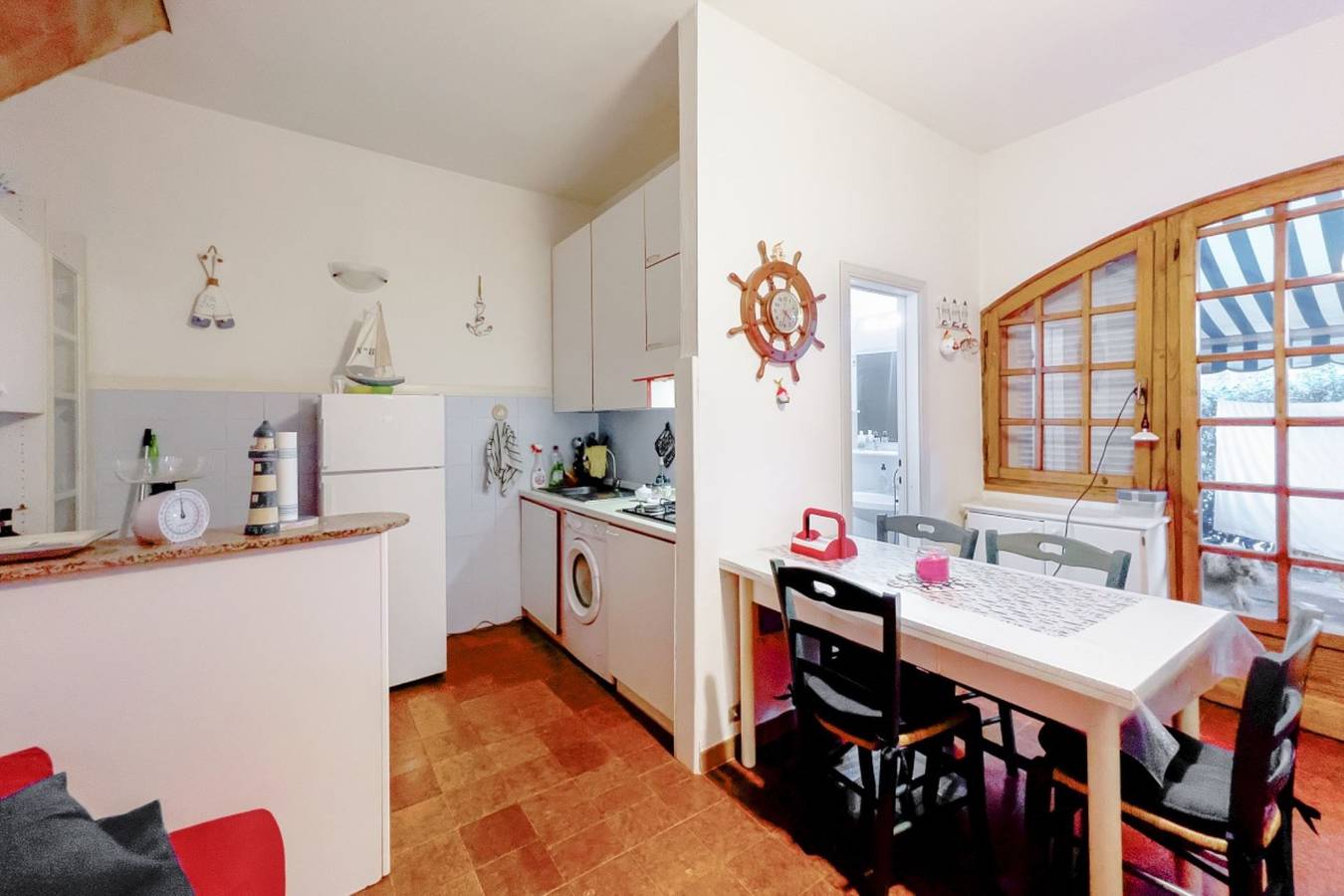 Apartamento vacacional entero, Apartamento de vacaciones para 4 personas con balcón in Cala di Mola, Naregno