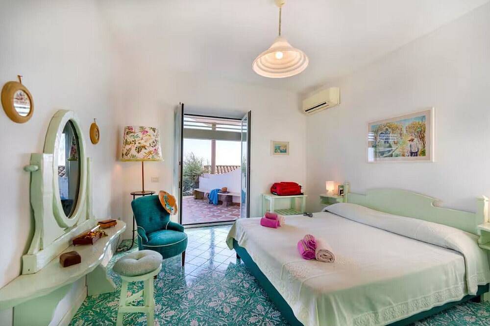 Villa Lavinia with private pool, terrace and sea view in Sorrento Coast in Torca, Neapel Provinz