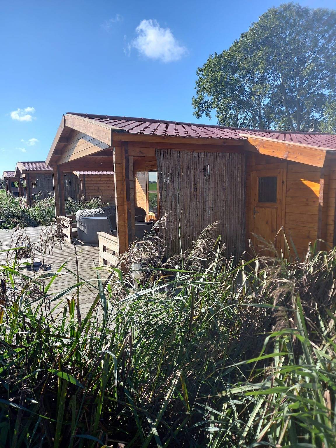 Cabin Sleeps 4 with Hot Tub and Garden in Franekeradeel, Nederlandse Noordzeekust