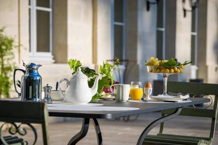 Location de vacances pour 2 personnes, avec piscine ainsi que vue et jardin à Léognan - 4