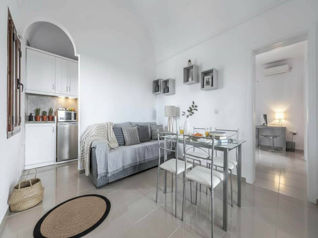 Entire apartment, Apartment near Dinan Center in Megalochori, Santorini