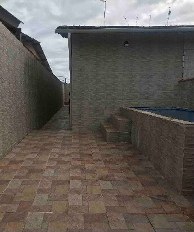 House with pool near waterfall in Mongaguá, Baixada Santista