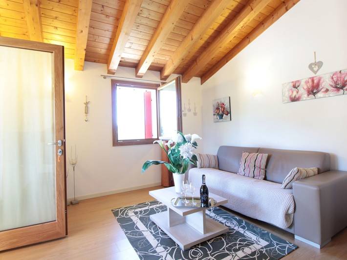 Casa vacanze in Veneto tra vigneti di Prosecco in Miane, Prealpi Carniche