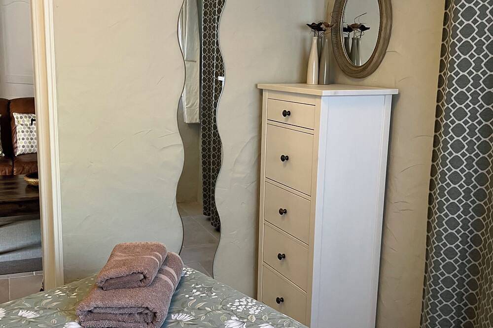 Gîte de charme avec une chambre dans un village in Trémolat, Périgord Pourpre