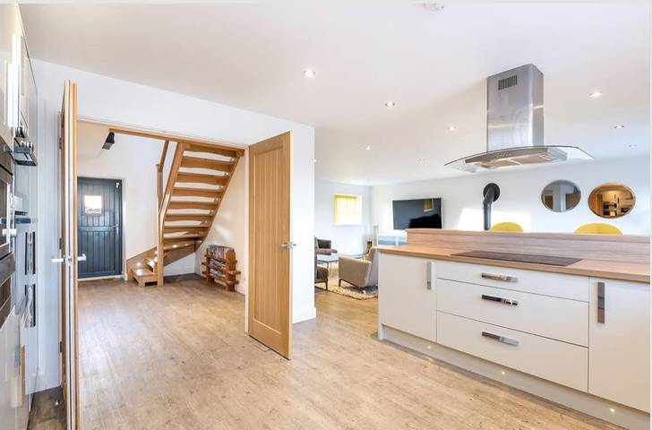Glebe Farm 4Br, Sleeps 11, Hot Tub, Pet Friendly in Welton (Lincolnshire), Lincolnshire