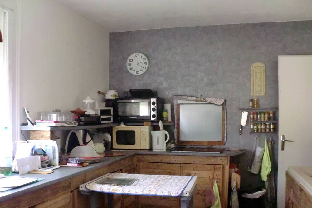 Chambre sous les toits (pour 1 à 3 personnes) in Trèbes, Région de Carcassonne