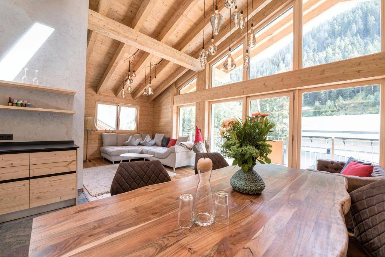Apartamento entero, Double Room with Balcony (Dawin - die Sennerei) in Lechtal Alps, Sankt Anton am Arlberg