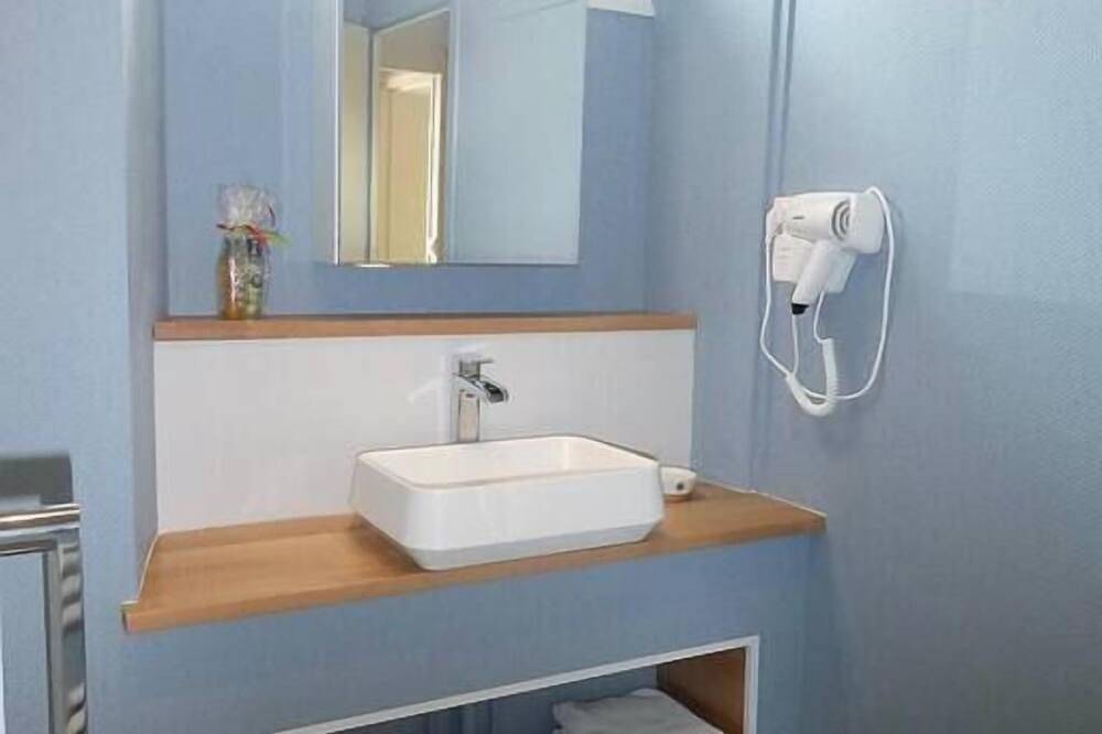 Entire apartment, Luxury apartment - with terrace and sea view in Arromanches-les-Bains, Bayeux region