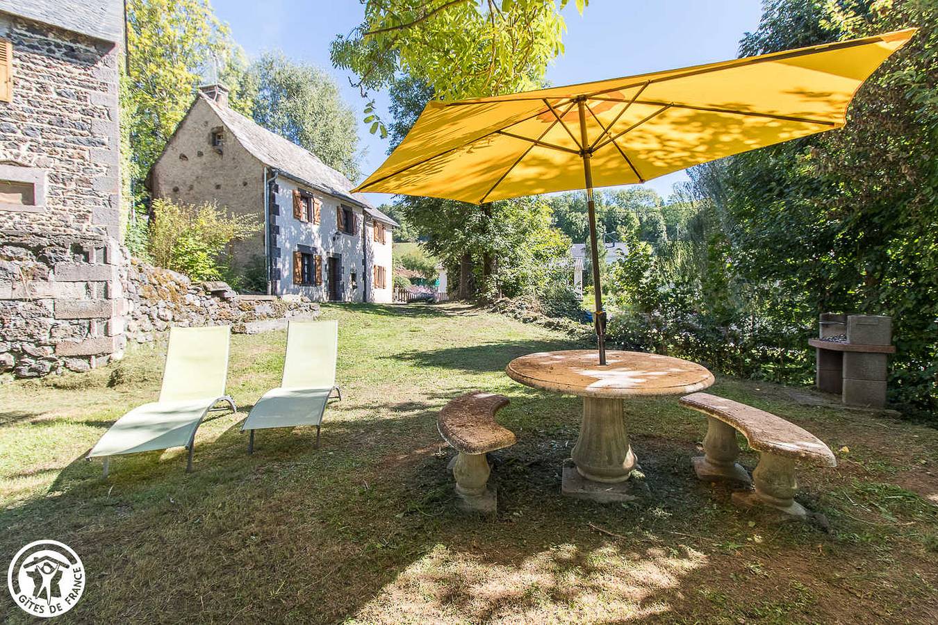 Charming 2km Olby Gite, Parking, TV, Oven, Garden in Olby, Volcans d'Auvergne Regional Nature Park