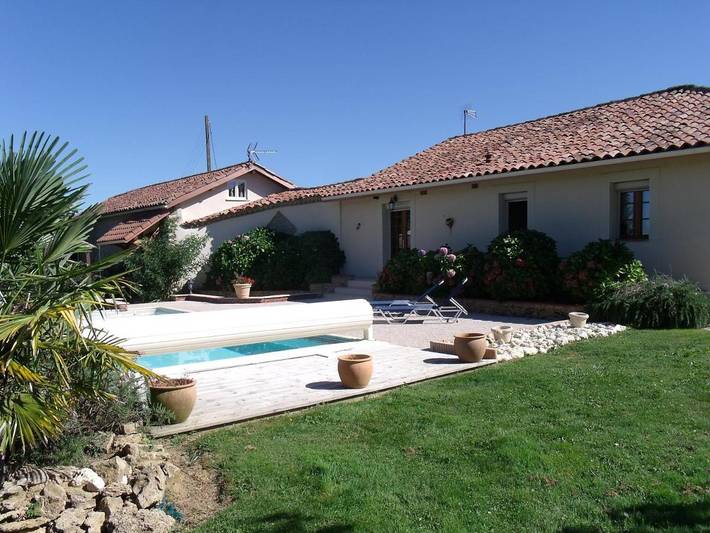 Location de vacances pour 6 personnes, avec terrasse et piscine, animaux acceptés à Marguestau