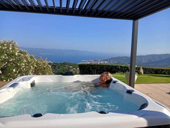 Location de vacances pour 3 personnes, avec piscine ainsi que jardin et vue à Alata - 4