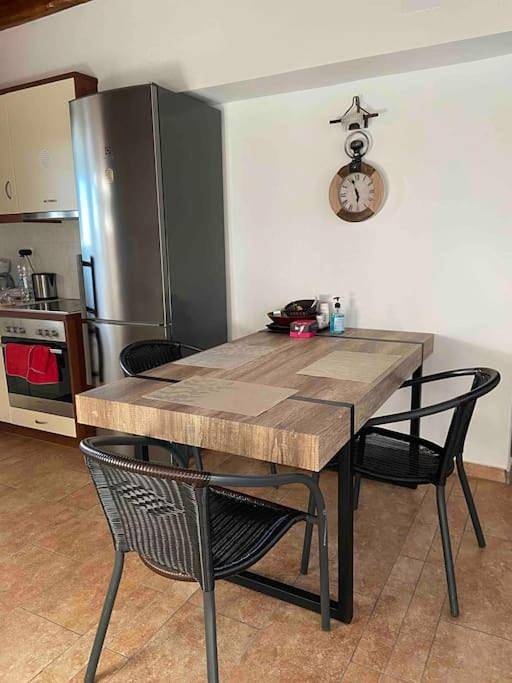 Location de vacances pour 5 personnes, avec vue et jardin dans Finikas - 3