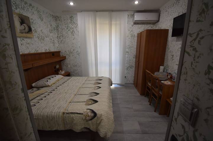 Chambre Vichy in Casal Morena, Rome