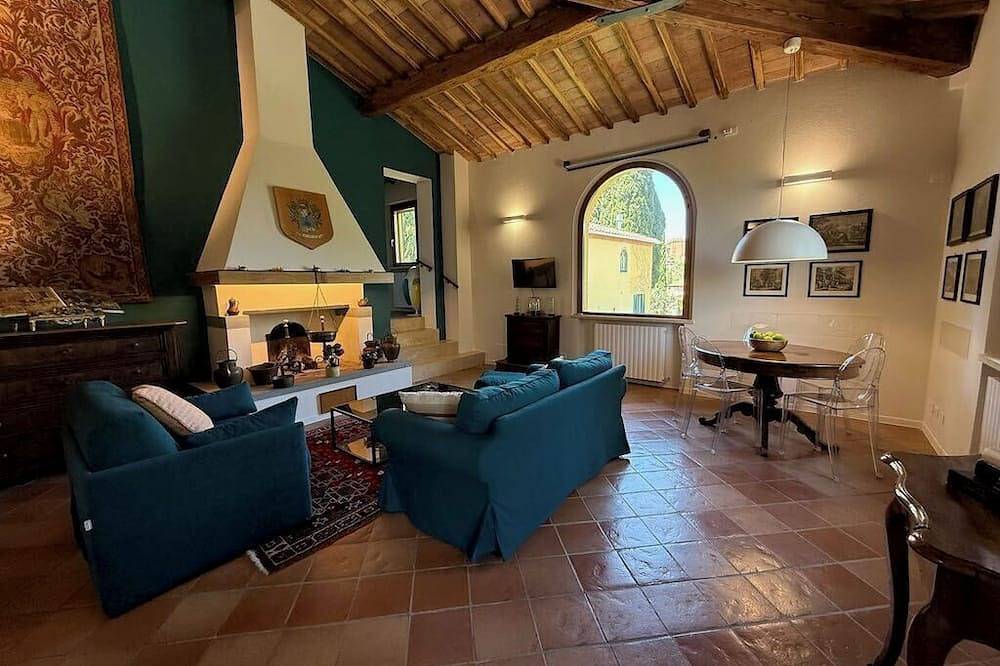 Luxury Apartment in a Stunning 17th-Century Tuscan Villa with Pool & Spa in Siena, Siena region2