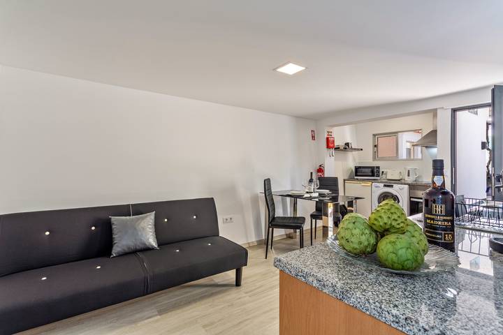 Entire apartment, Apartment 'Panoramic Views I I' with Sea View, Wi-Fi and Air Conditioning in Caniço, Madeira